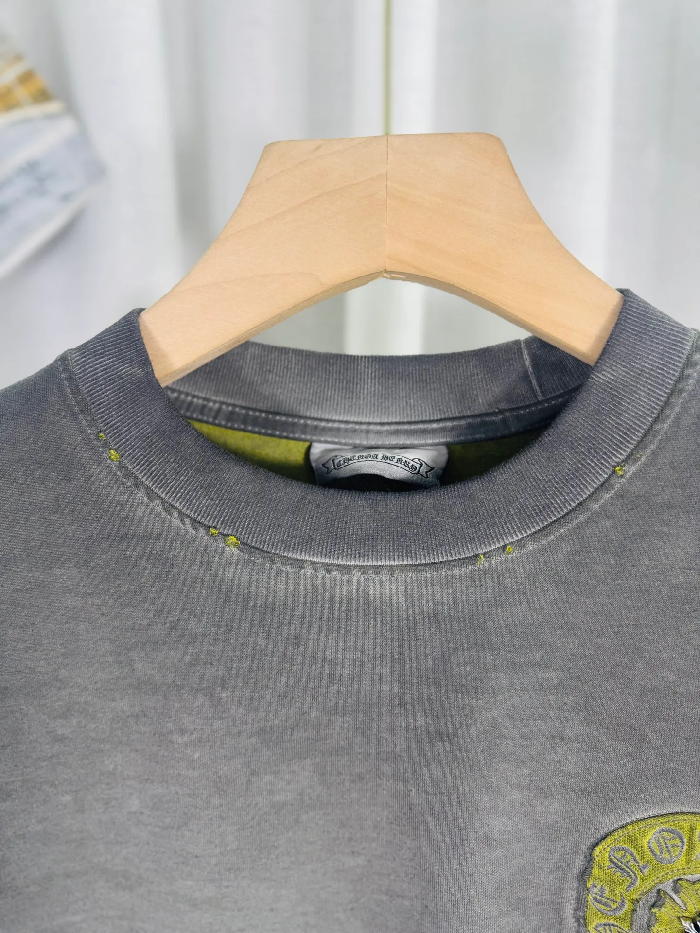 P250 ch high version Chrome Hearts 2025 new autumn and winter cross patch washed spray horse slip long-sleeved T-shirt, fabric: 26 double yarns 320 grams weight, patch embroidery, heavy wash water ➕ fried color + spray horse slip printing process: patch embroidery, secondary color spray horse slip process Color: gray, blue Size: S M L XL Style number: 5181